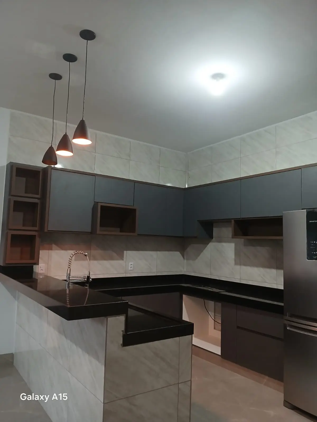 Cozinha planejada com armários